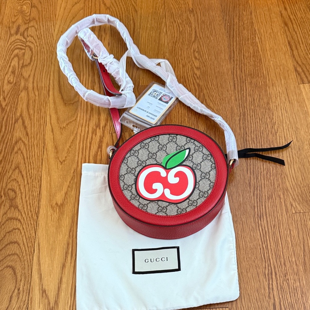 Gucci GG Supreme Apple Round Bag